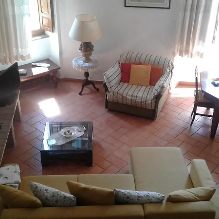 Casa Con Vista Sull'acquedotto Mediceo *